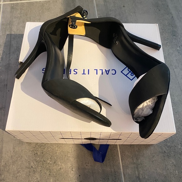 Black suede high heels - Picture 2 of 4